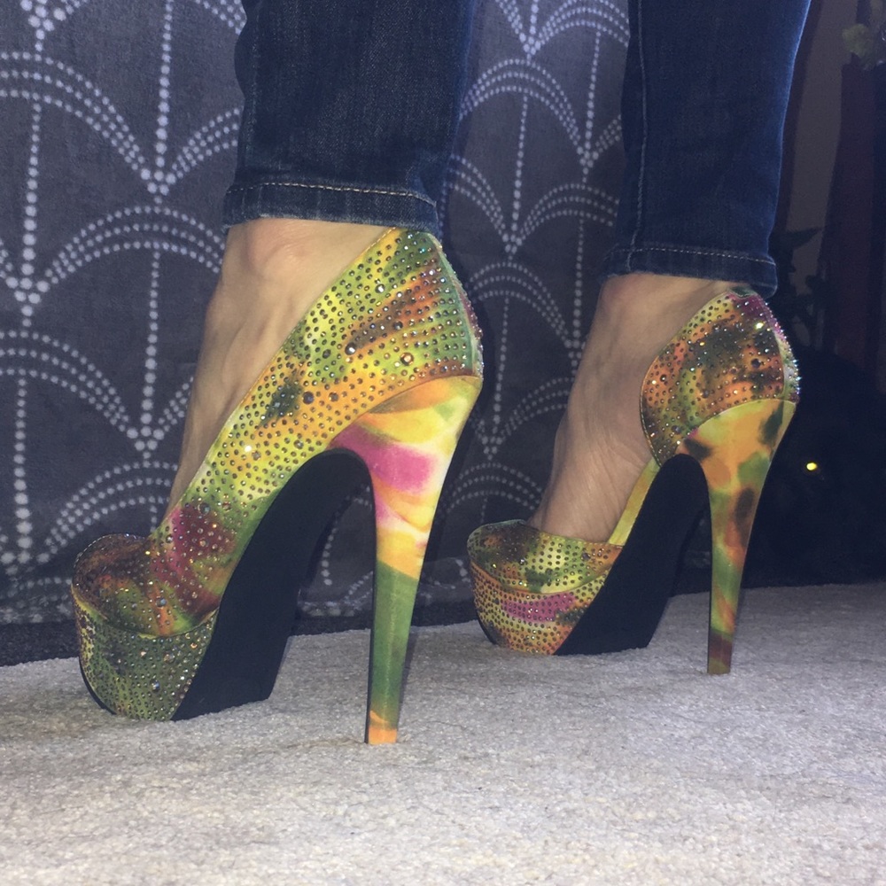 Showstopper high pumps 🥳😛🎆🎇 - Picture 7 of 8